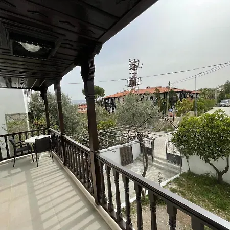 Roch House Apartman Ula