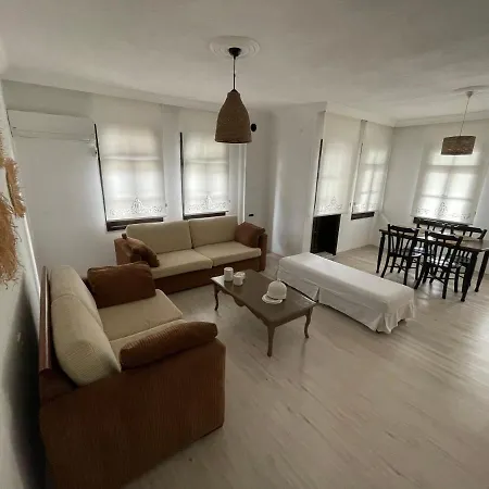 Roch House Apartman Ula