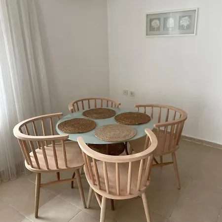 Roch House Apartman *